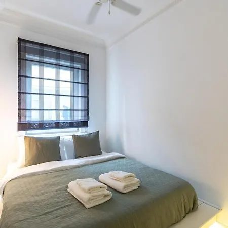 Апартаменты Modern Gem With Terrace - Urban Retreat *
