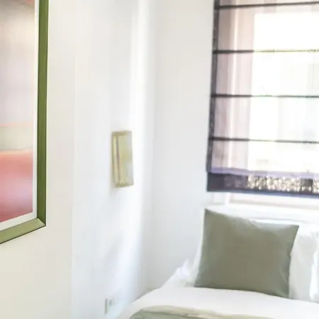 Апартаменты Modern Gem With Terrace - Urban Retreat