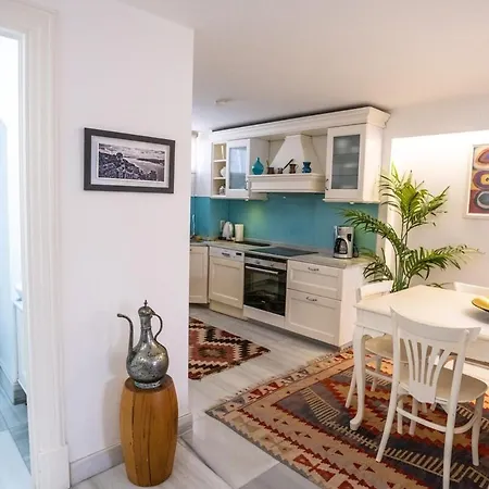Апартаменты Modern Gem With Terrace - Urban Retreat *