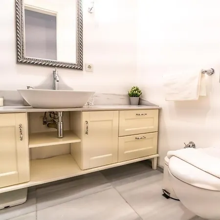 Modern Gem With Terrace - Urban Retreat *