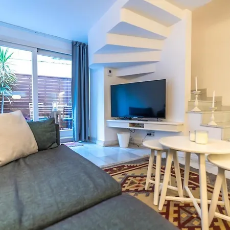 Modern Gem With Terrace - Urban Retreat 아파트 *