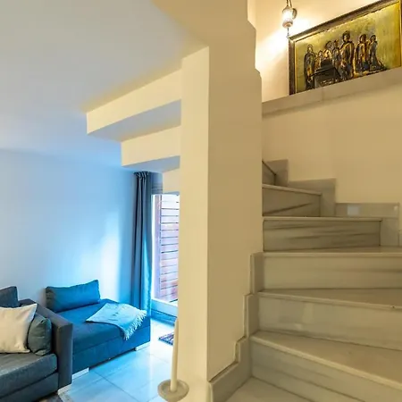 Modern Gem With Terrace - Urban Retreat 아파트