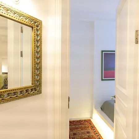 Modern Gem With Terrace - Urban Retreat 아파트 *