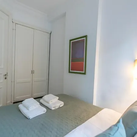 Modern Gem With Terrace - Urban Retreat 이스탄불